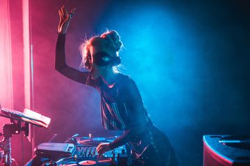 Ψάχνεις για DJ;